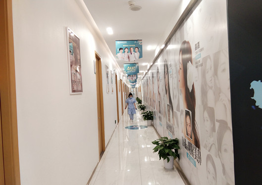 武汉艾美整形医院走廊
