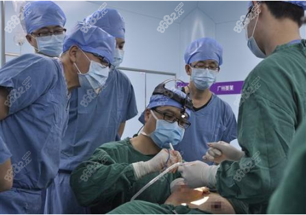 北京八大处穆大力隆胸手术图
