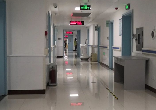 青岛大学附属医院整形美容科干净整洁的走廊