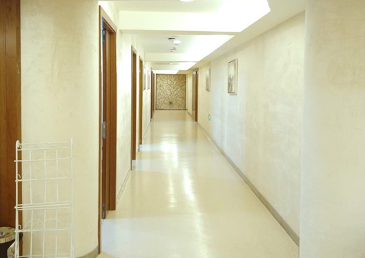 南京韩辰美容医院宽敞明亮的走廊
