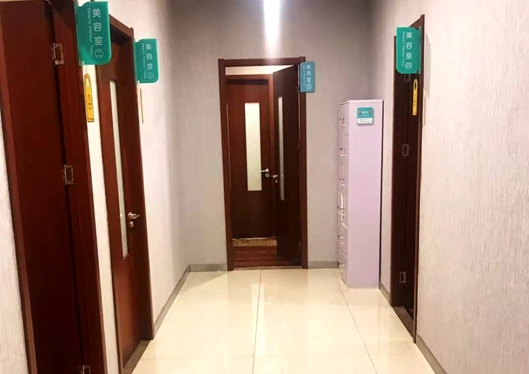 南京ARTINU海蓝医疗美容门诊部干净宽敞的走廊